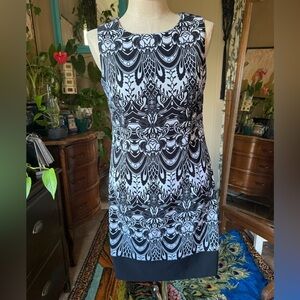RONNI NICOLE Black & White Shift Dress Size 12 Sleeveless Knee Length